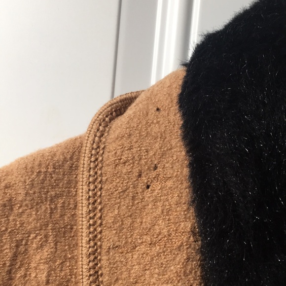 Lisa International woman’s tan 2 button 100% boiled wool vest w/removable collar - Picture 5 of 7